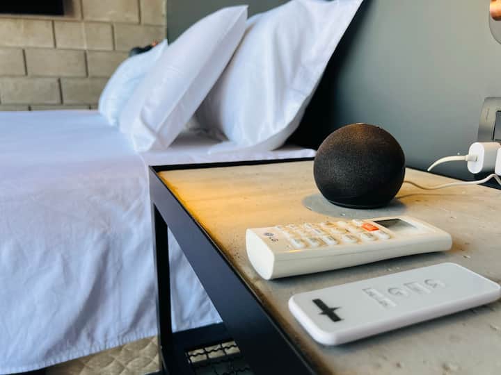 Chumba kikubwa cha kulala, hewa na udhibiti wa pazia