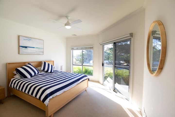 Საძინებელი 1 ზემოთ - საწოლი დიდი ხნით ადრე