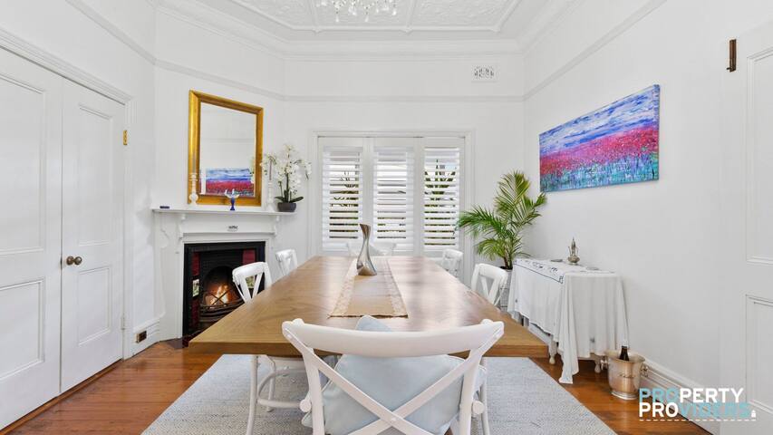 Stunning Three Bedroom Home in Mosman gallery image 3