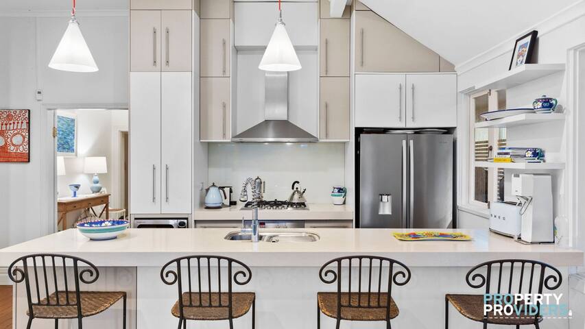 Stunning Three Bedroom Home in Mosman gallery image 4