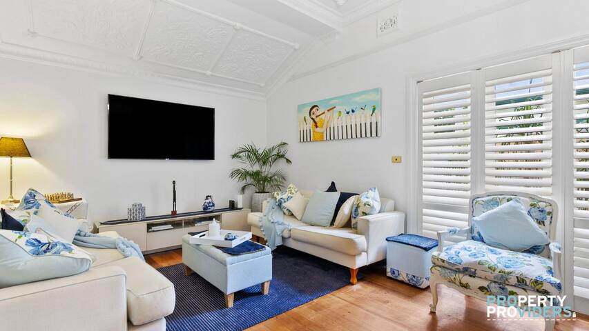 Stunning Three Bedroom Home in Mosman gallery image 2