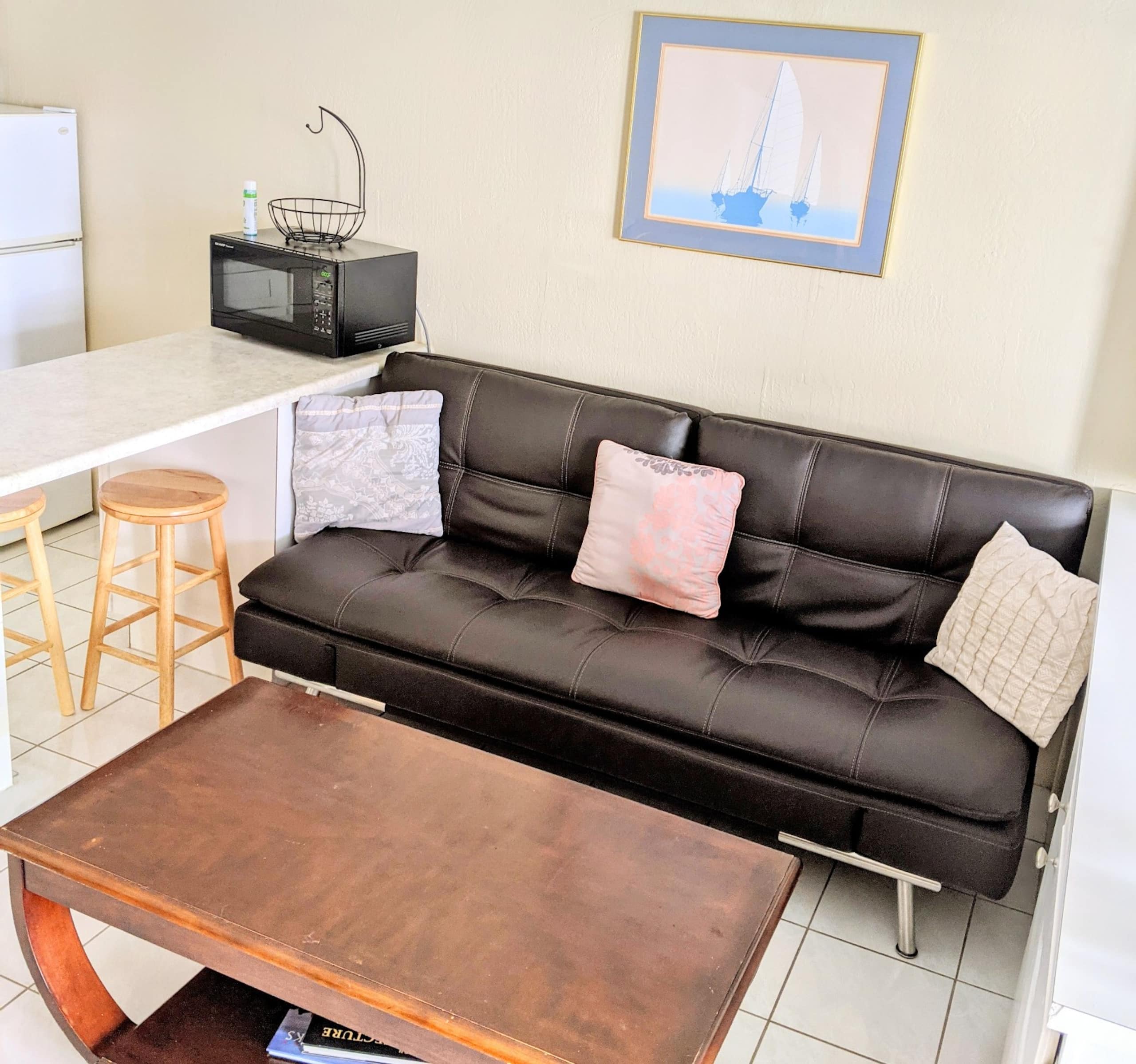 Condo in Honolulu · ★4.93 · 1 bedroom · 2 beds · 1 private bath - Image 4