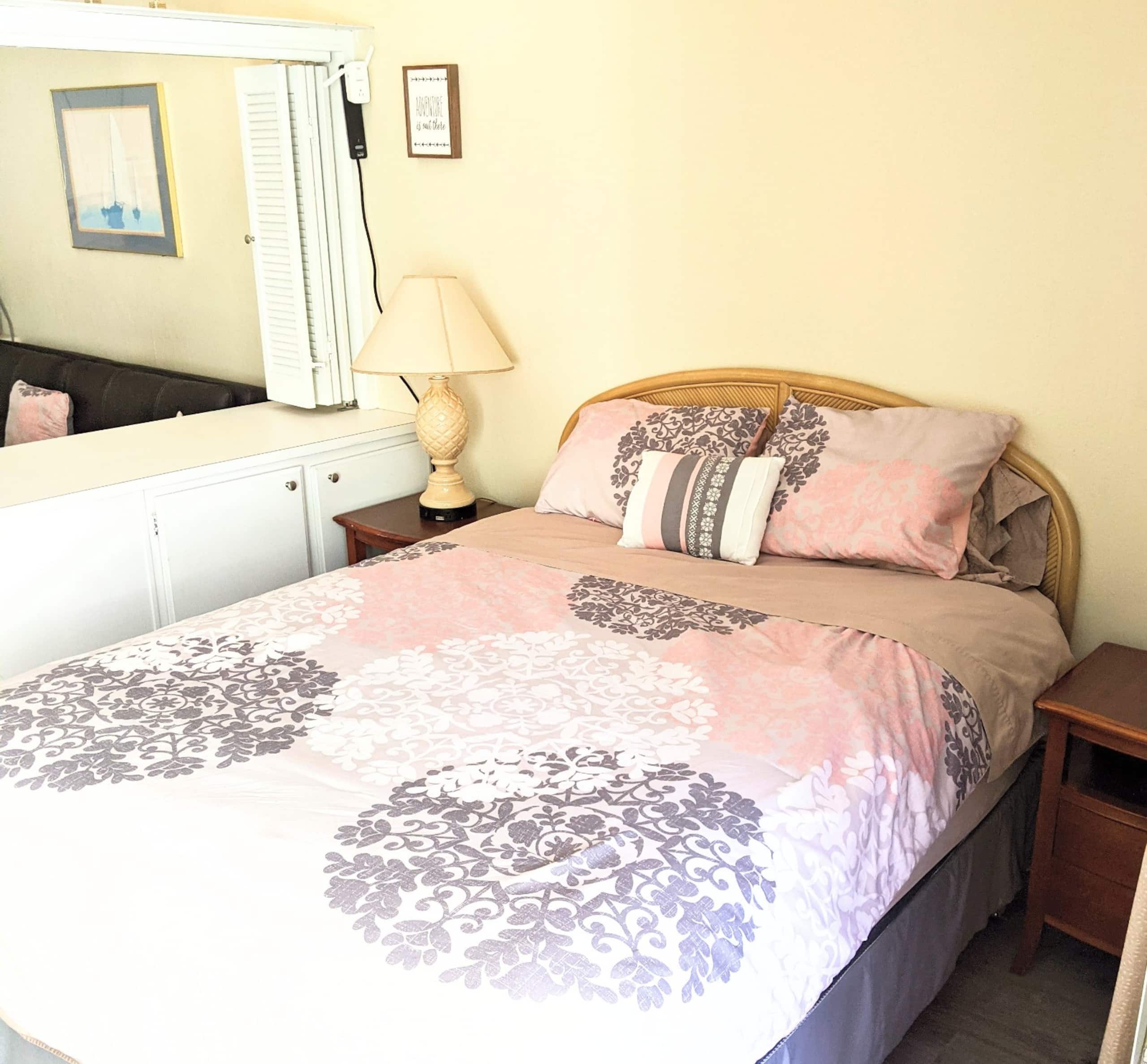 Condo in Honolulu · ★4.93 · 1 bedroom · 2 beds · 1 private bath - Image 6