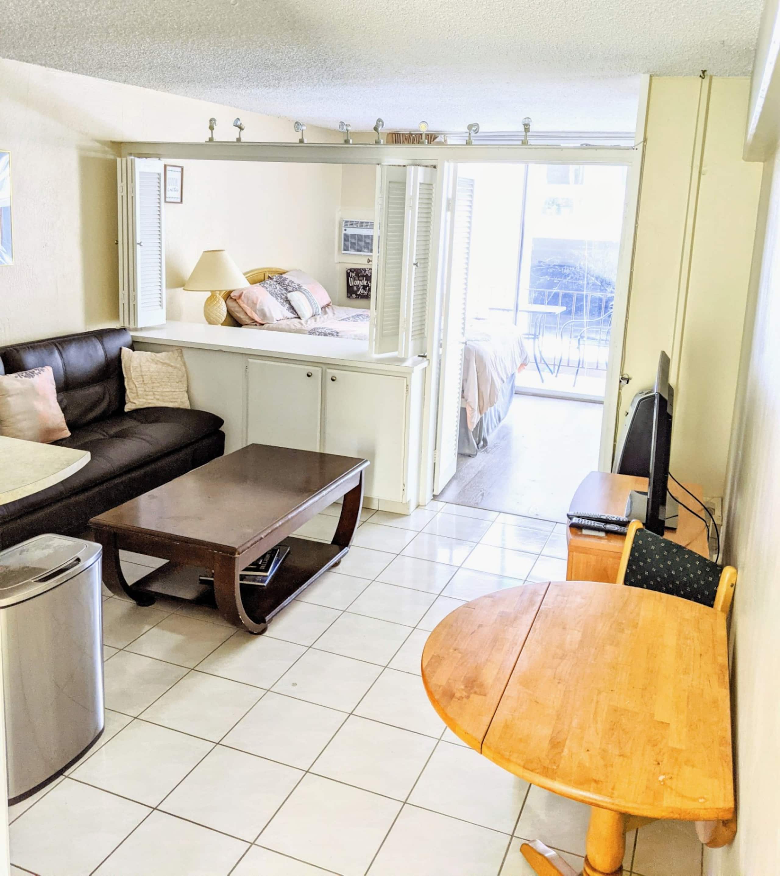 Condo in Honolulu · ★4.93 · 1 bedroom · 2 beds · 1 private bath - Image 10