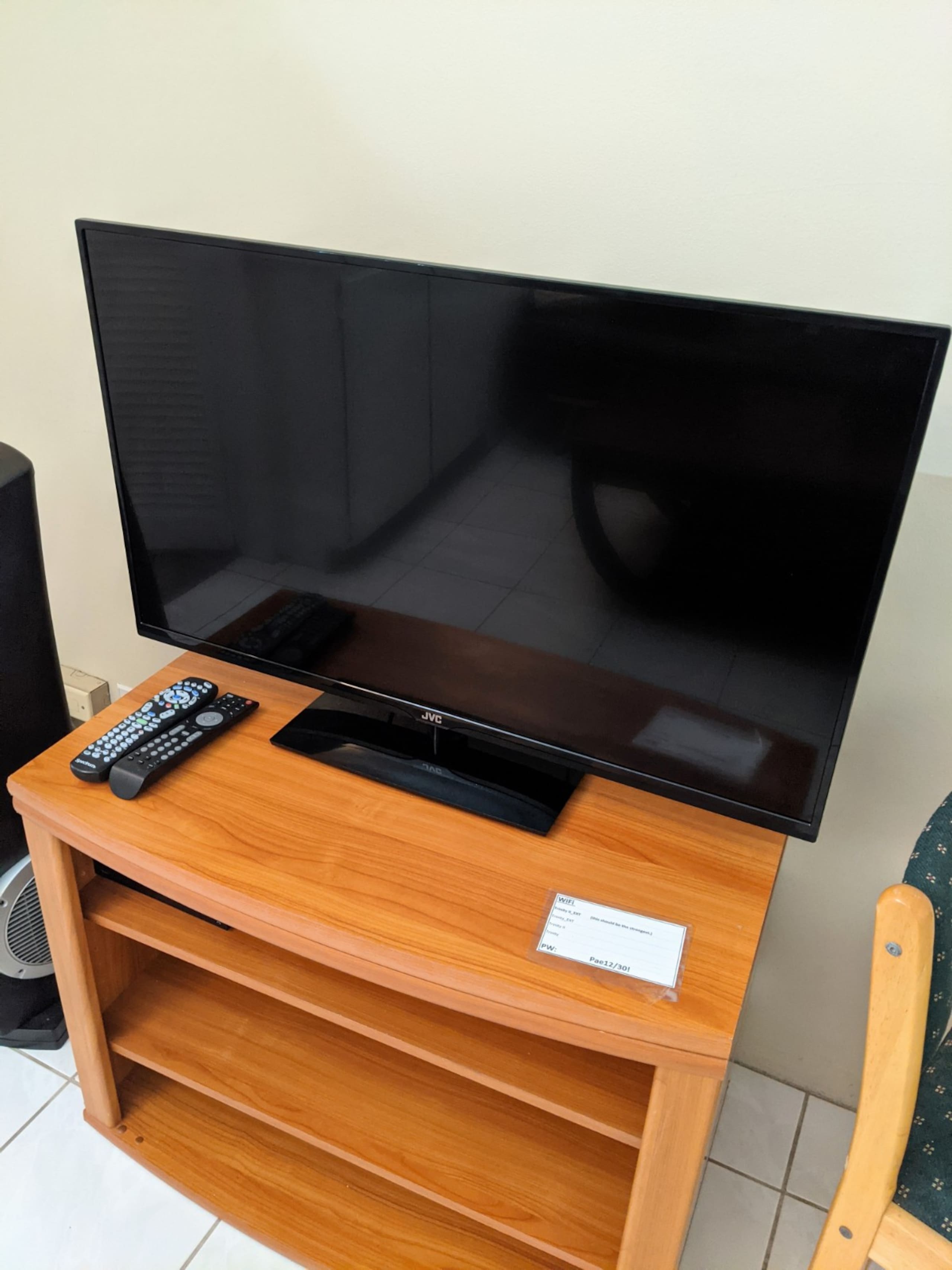 Condo in Honolulu · ★4.93 · 1 bedroom · 2 beds · 1 private bath - Image 7