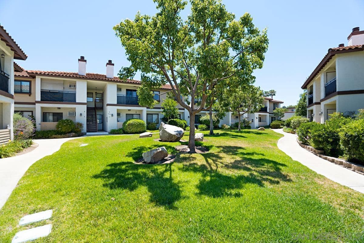 Private patio with outdoor seating at El Cajon San Diego County rental
