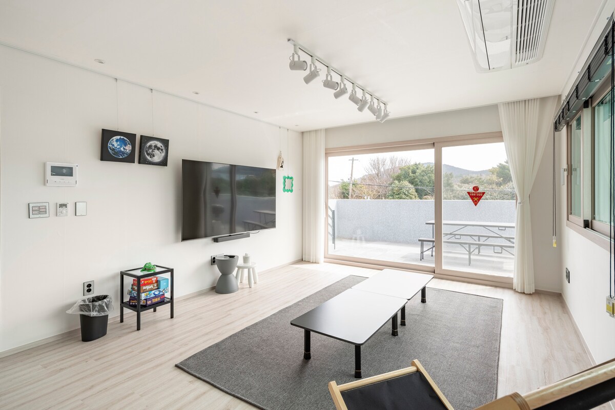 Esta es la sala de estar del segundo piso. Espero que tengas muchos recuerdos aquí.