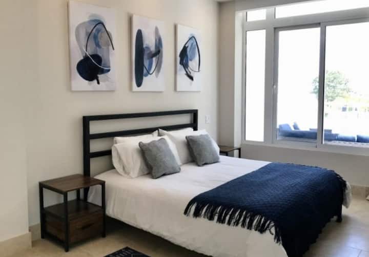 Chumba kikuu cha kulala na Kitanda cha Kifalme