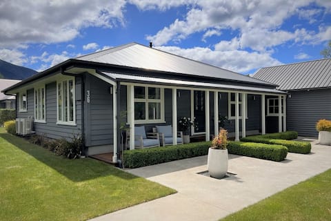 Cottage on Harrogate | Central | Peaceful | Cosy