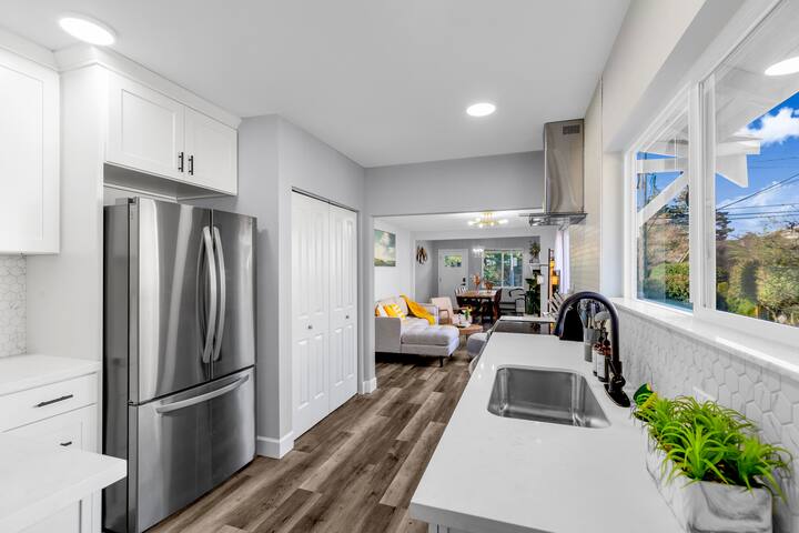 5b2b Newly Remodeled Entire House close to UW & DT gallery image 3