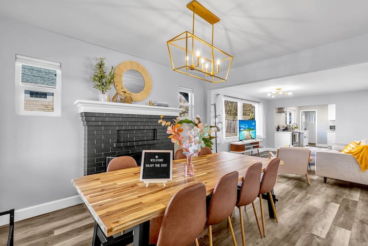 6b3b 3 Unit Morden Home close to Greenlake UW & DT