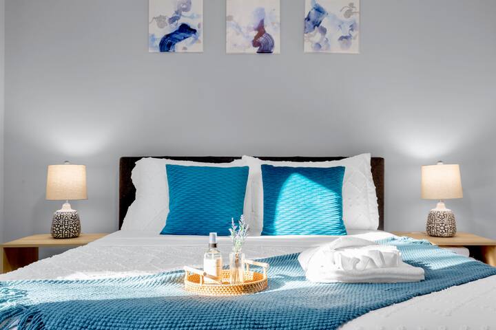 6b3b 3 Unit Morden Home close to Greenlake UW & DT gallery image 2