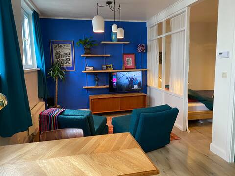 Colourful and cosy studio in trendy 'Zuid'