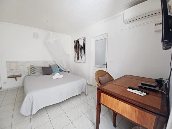 חדר שינה ונוף למשרד