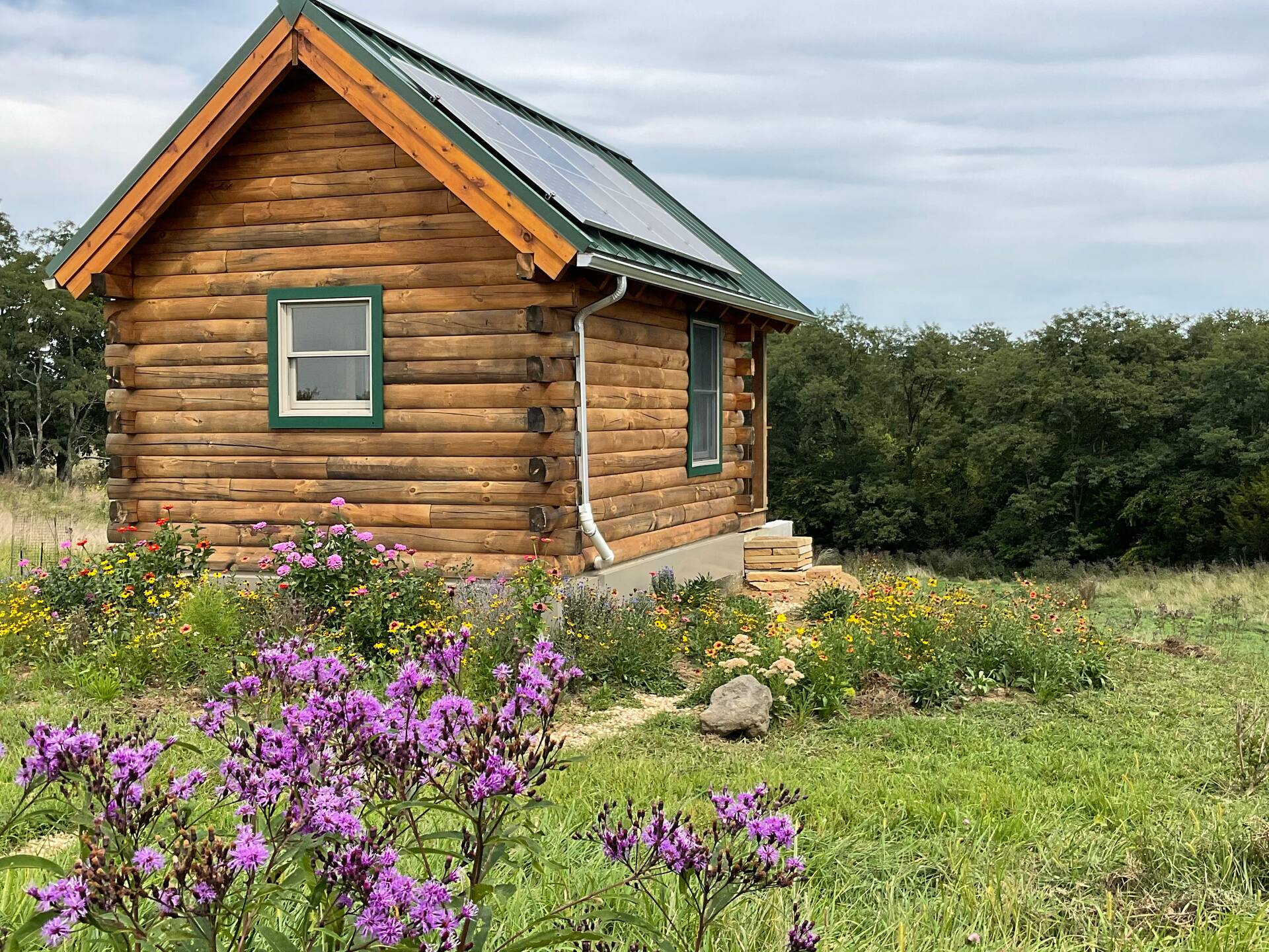 Cozy cabin on 93 acres