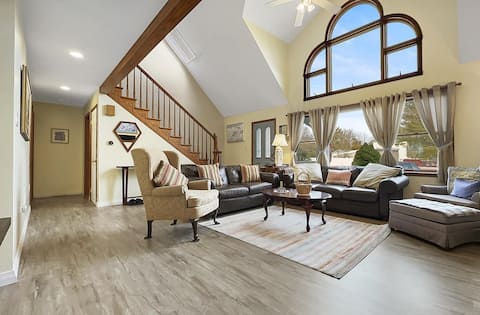 Large Private Family/pet Home, diverse activities!