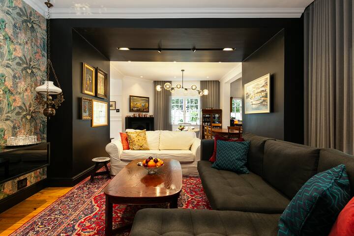 Charming apartment Private garden Peaceful Central