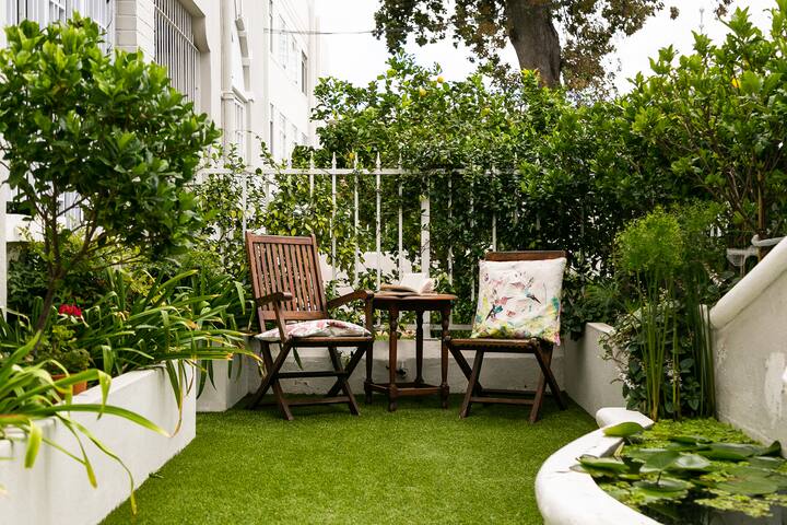 Charming apartment Private garden Peaceful Central gallery image 2