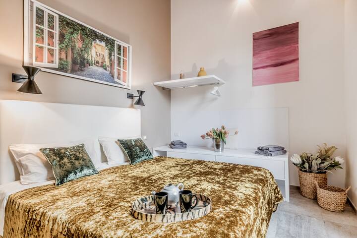 TH Trastevere Luxury-S.Cosimato Rome 2bd-2bt gallery image 5