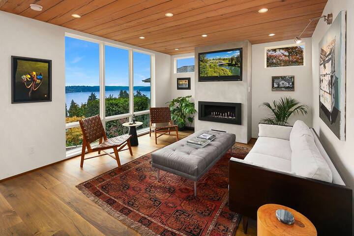 Mt. Rainier Luxury View Home gallery image 5
