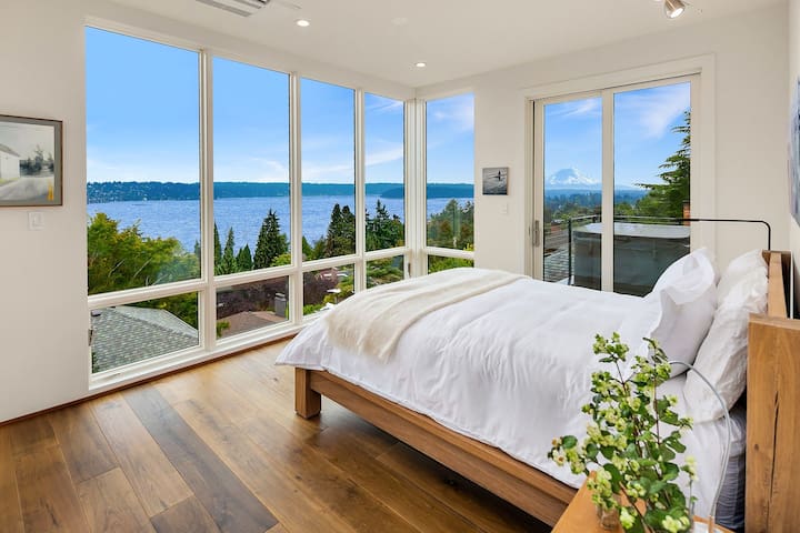 Mt. Rainier Luxury View Home