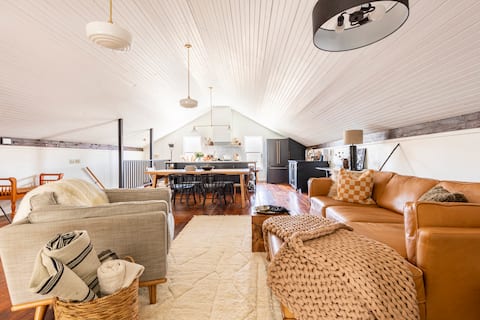 Top performing Airbnb: 1800s Post Office Turned Luxury Couples Getaway in Burdett