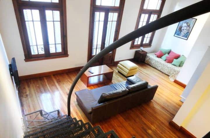 Recycled studio apartment in Monserrat