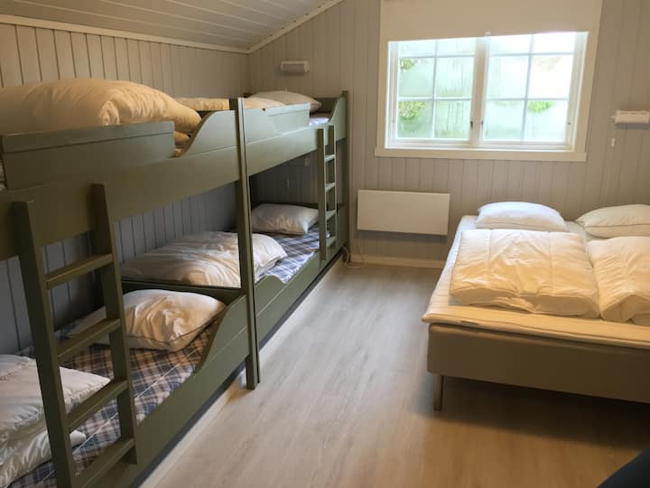 dormitorio arriba 
6 camas
