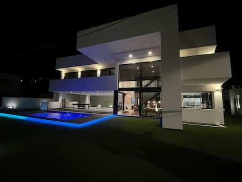 VillaSpainExperience with a heated pool