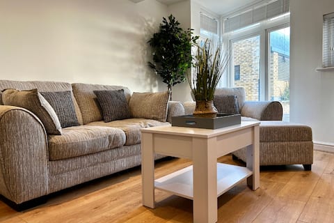 Top Airbnb: Whitstable Townhouse With Parking in Chestfield