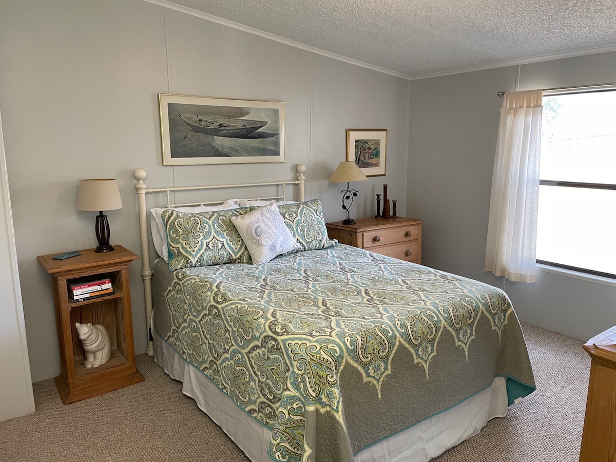 Slaapkamer 2. Groot bed