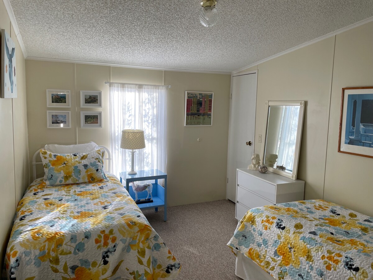 Slaapkamer 3.  Twee eenpersoonsbedden.