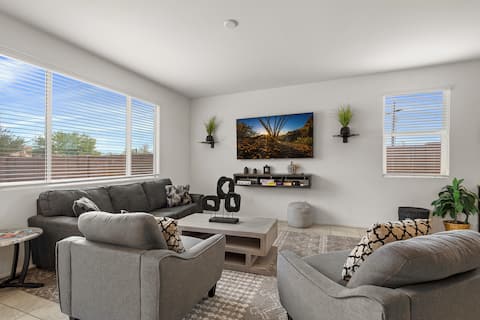 Luxurious, BBQ, Cornhole, Sleeps 9