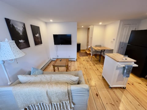 Popular Airbnb listing: ArtBnb in Saco in Saco