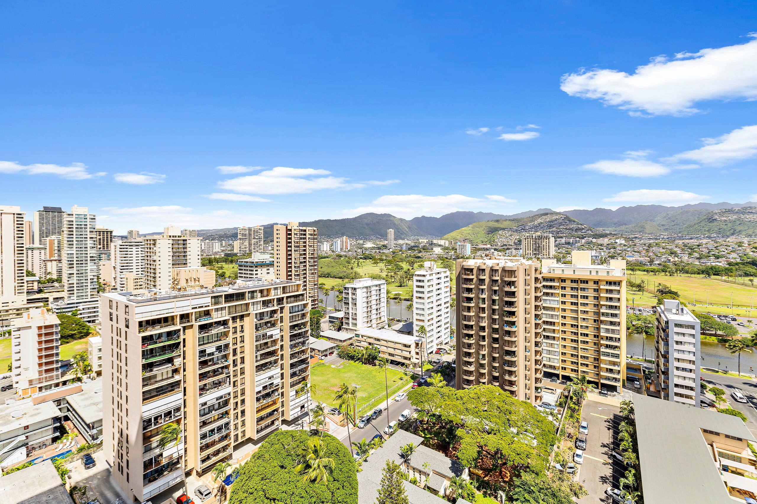 Condo in Honolulu · ★4.79 · 1 bedroom · 3 beds · 1 private bath - Image 23