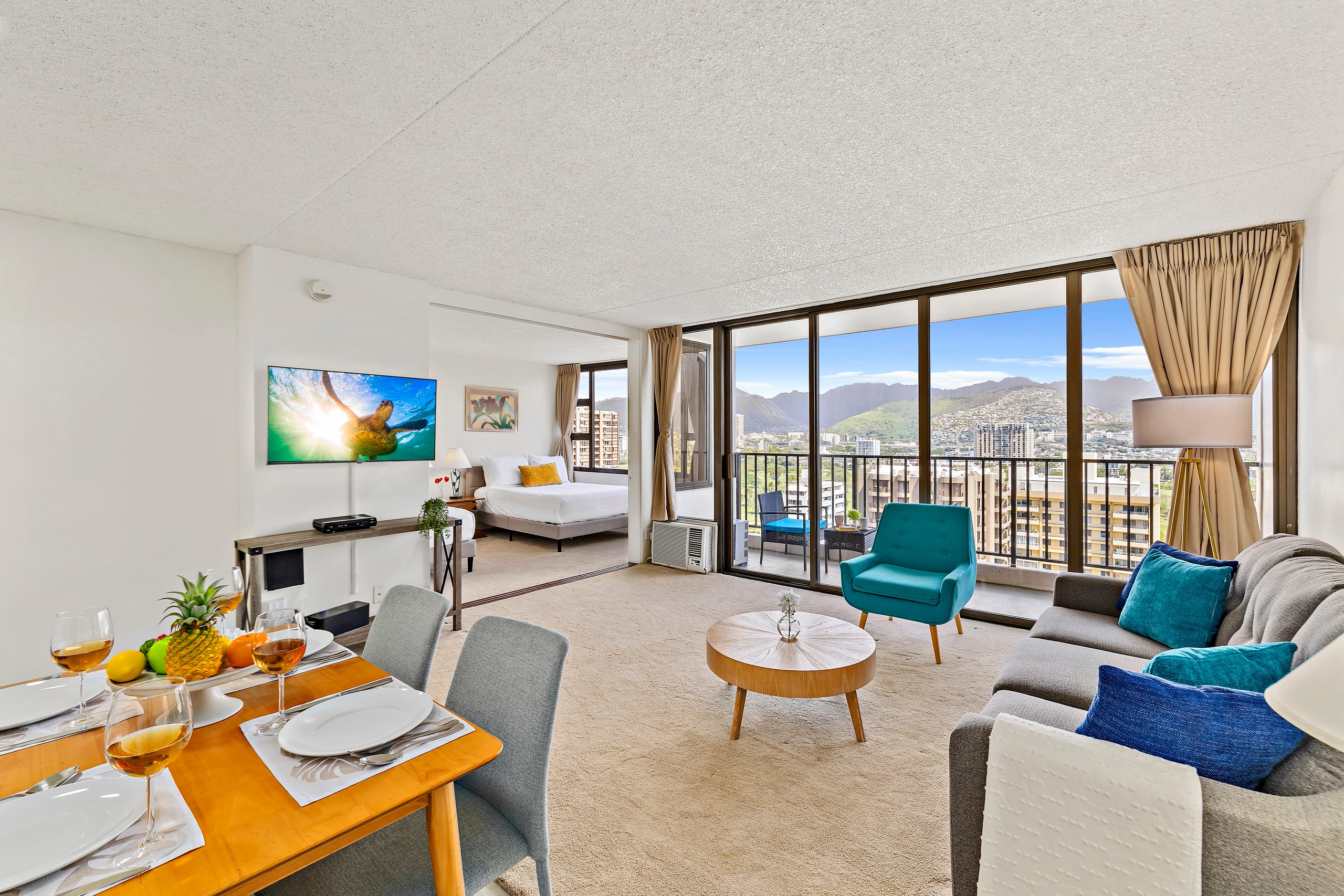 Condo in Honolulu · ★4.79 · 1 bedroom · 3 beds · 1 private bath - Image 2