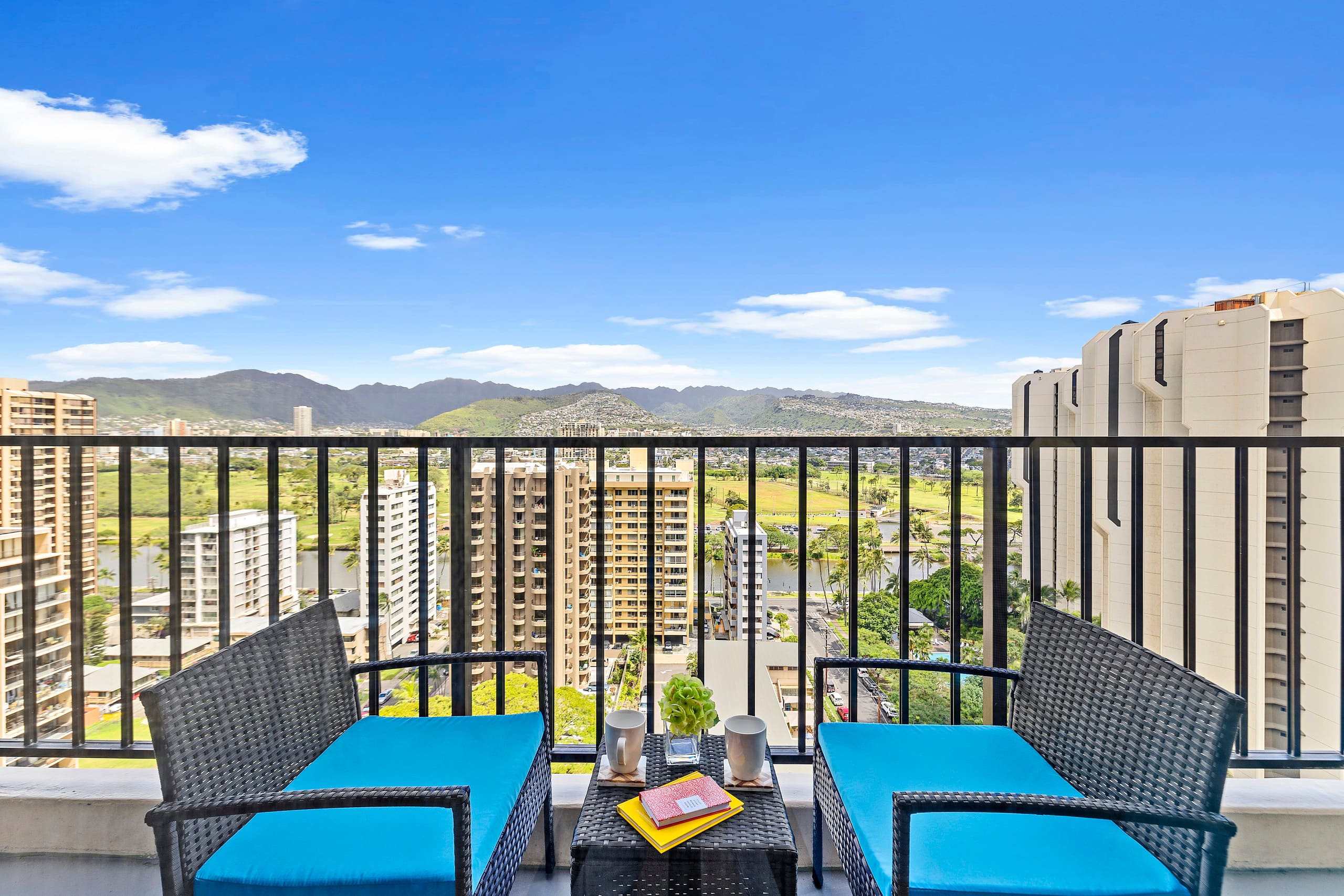 Condo in Honolulu · ★4.79 · 1 bedroom · 3 beds · 1 private bath - Image 20
