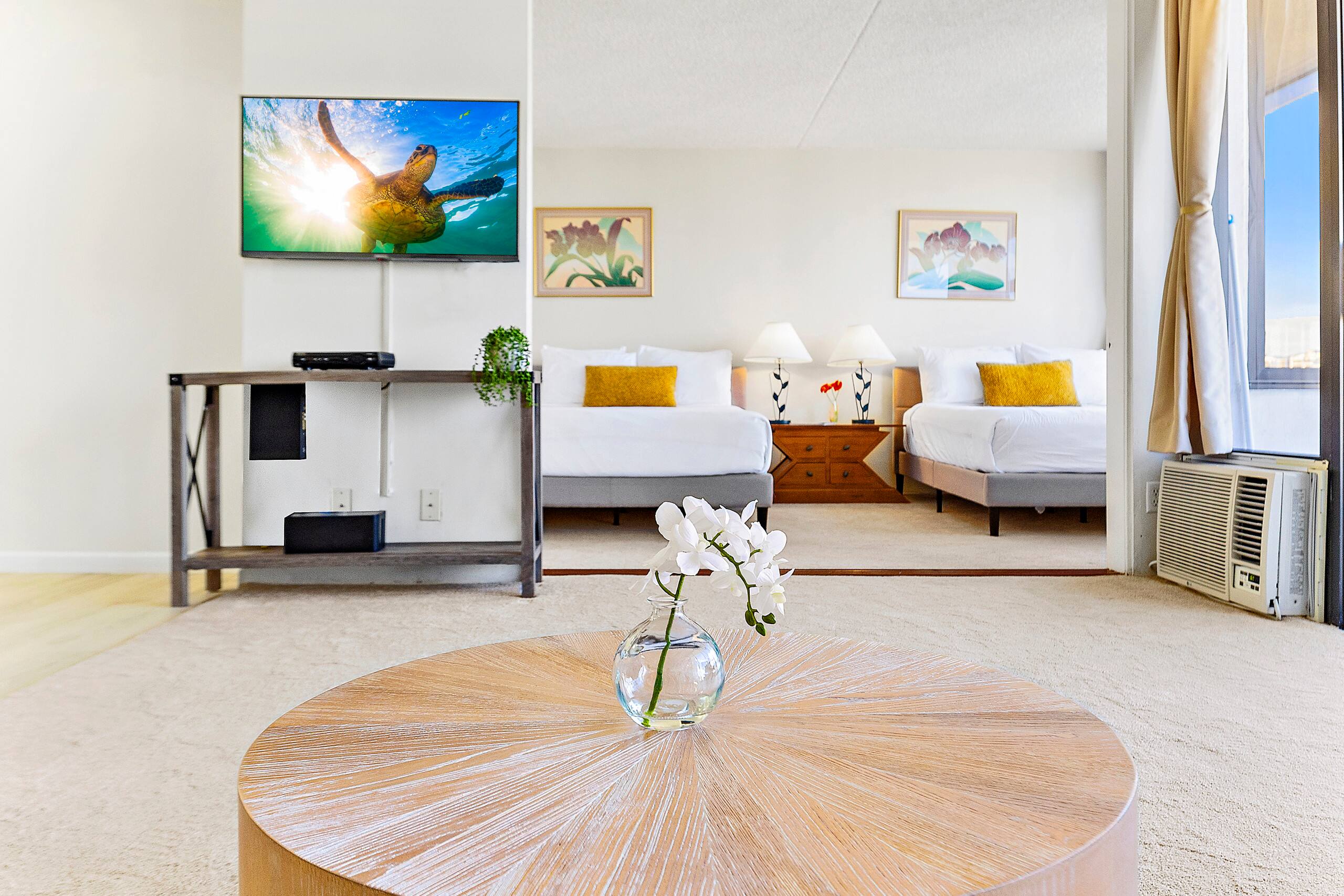 Condo in Honolulu · ★4.79 · 1 bedroom · 3 beds · 1 private bath - Image 5