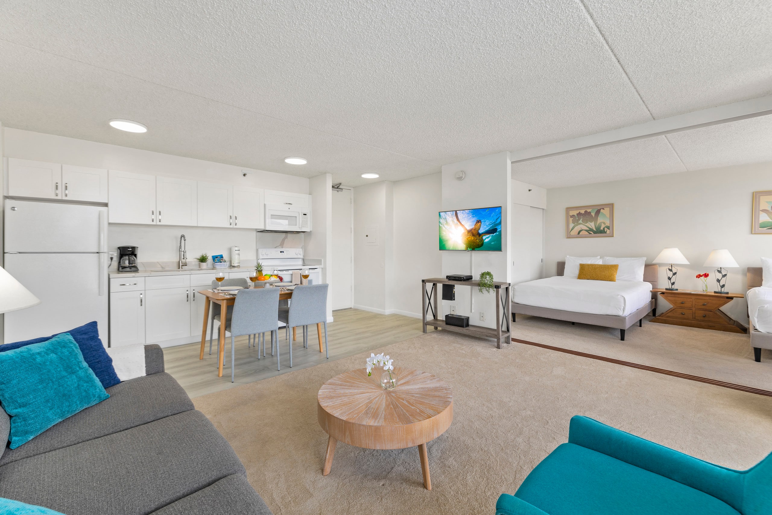 Condo in Honolulu · ★4.79 · 1 bedroom · 3 beds · 1 private bath - Image 6