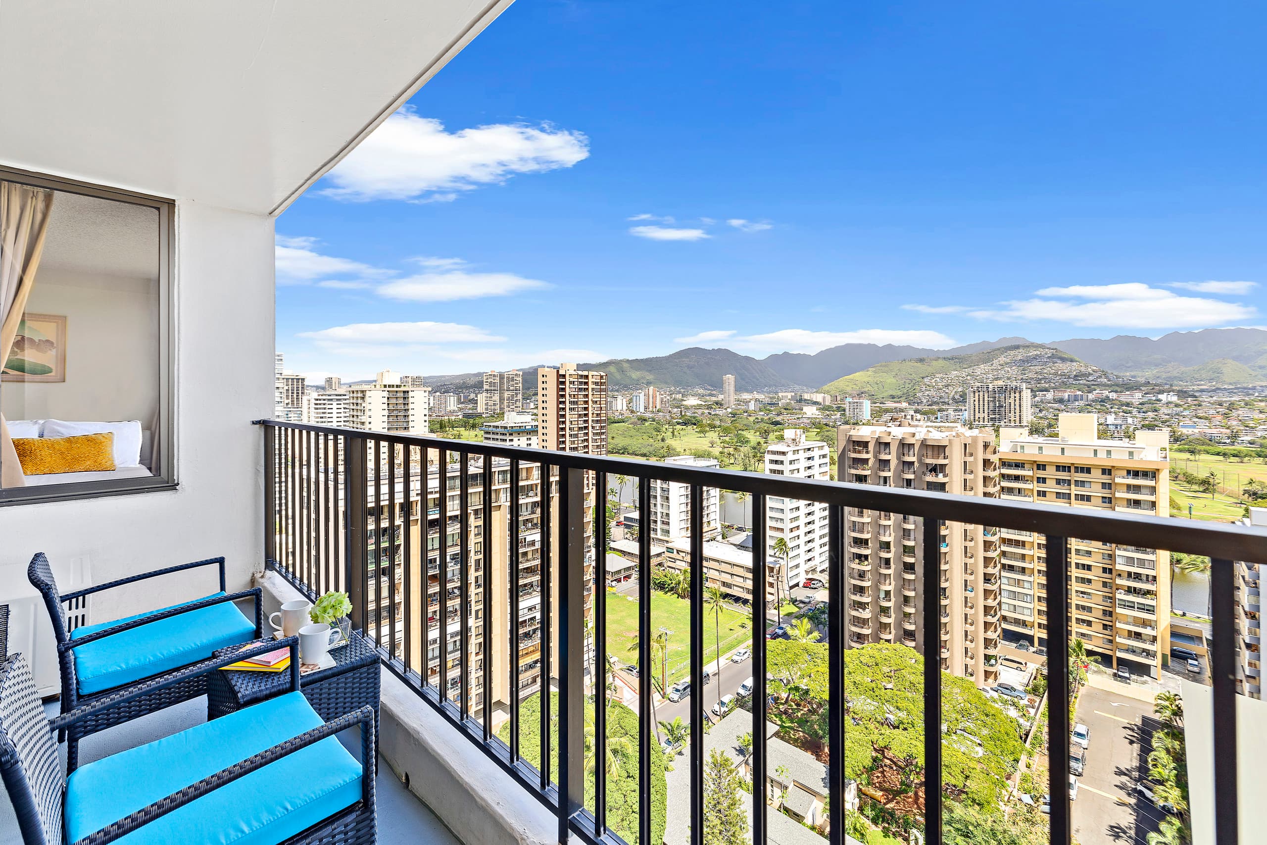 Condo in Honolulu · ★4.79 · 1 bedroom · 3 beds · 1 private bath - Image 22