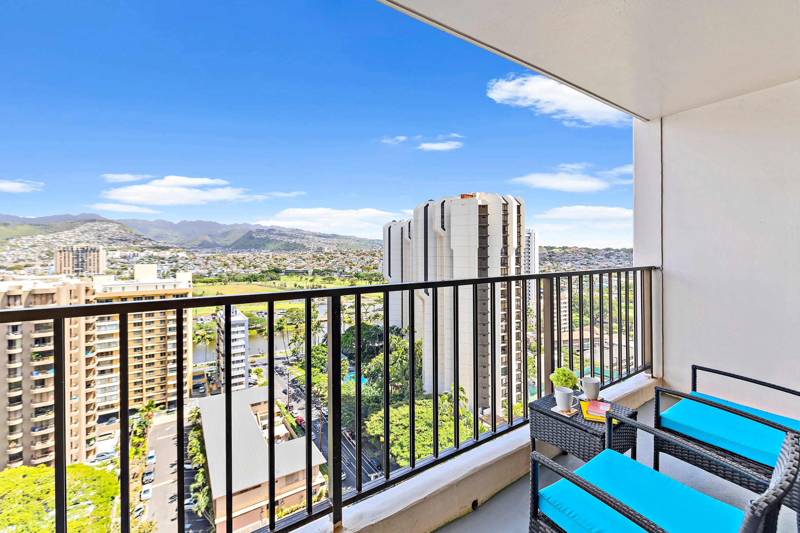 Condo in Honolulu · ★4.79 · 1 bedroom · 3 beds · 1 private bath - Image 21