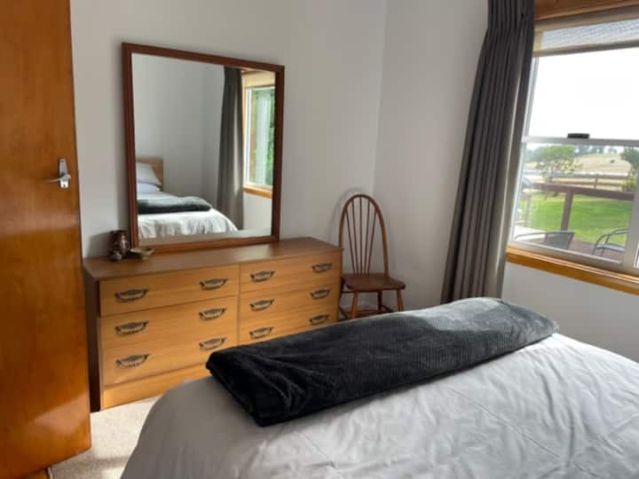 Bedroom Three (queen)