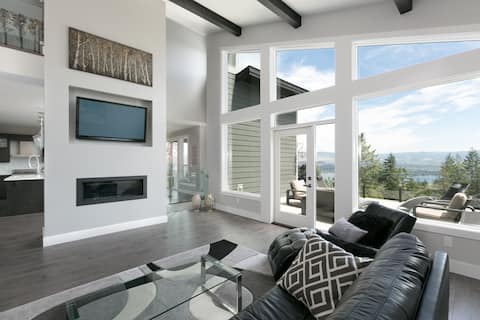 Luxury Home With a View!