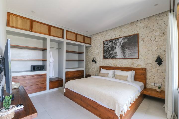 stuning bedroom complated with tv and huge wardobe