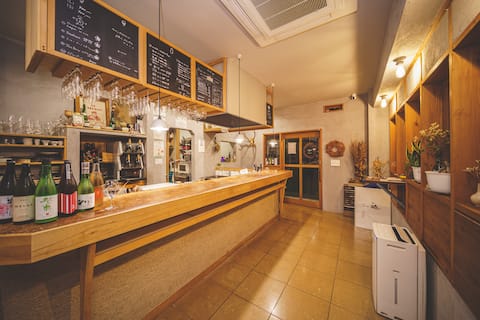 【Sake&Stay】Stay in a popular Japanese style bar!