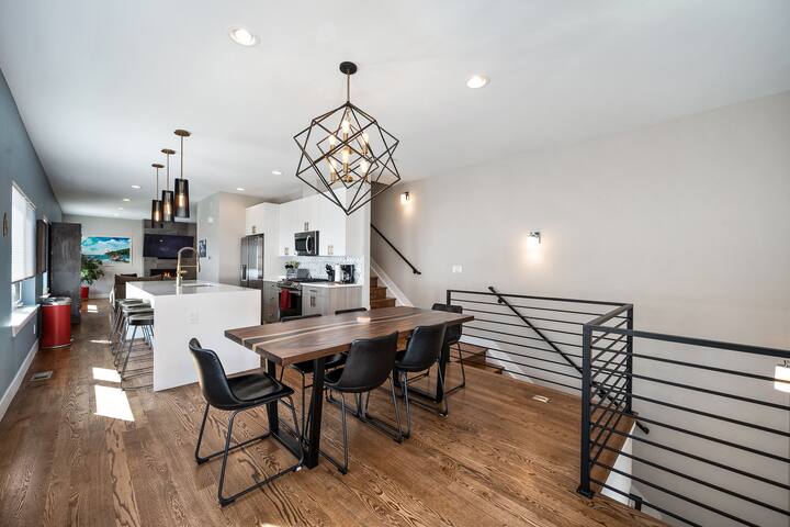 Luxury Home Downtown | Rooftop Deck | Hot Tub gallery image 5