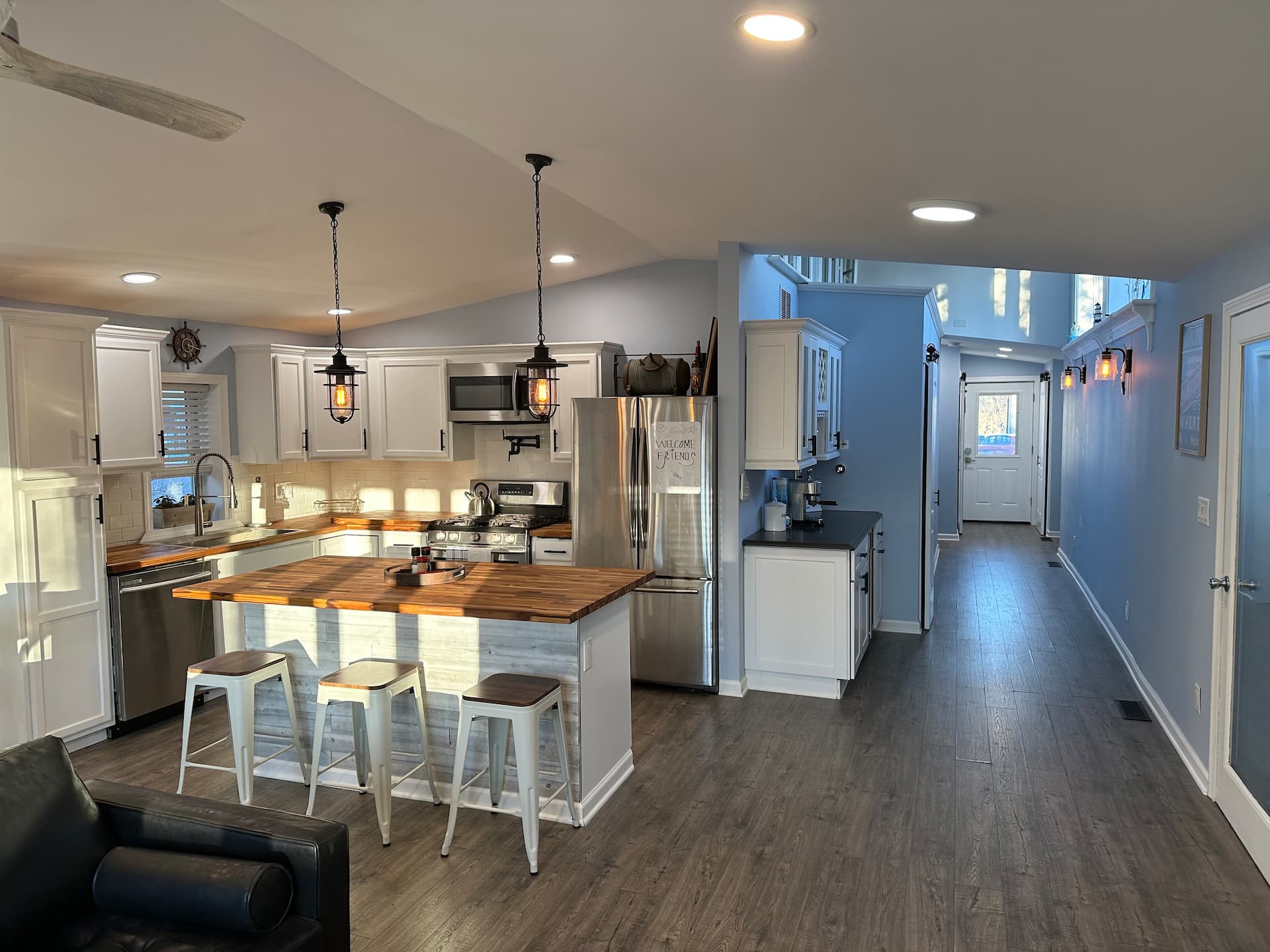 The Lighthouse: Beach Cottage Getaway by the Sea!