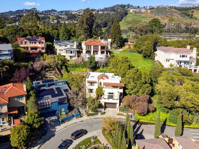 Upscale Oakland Retreat | Near SF & UC Berkeley gallery image 3