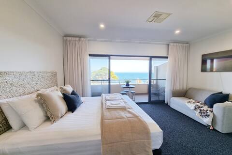 Kingscote Terraces 1+2: 4 Bathrooms, 6 Beds, Views