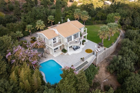 Villa Grosse – Sea & Mountain Views
